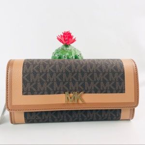 Authentic Michael Kors Montgomery LongFlip Wallet